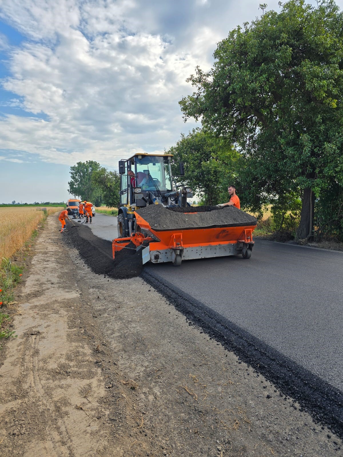 Strojní pokládka asfaltové směsi